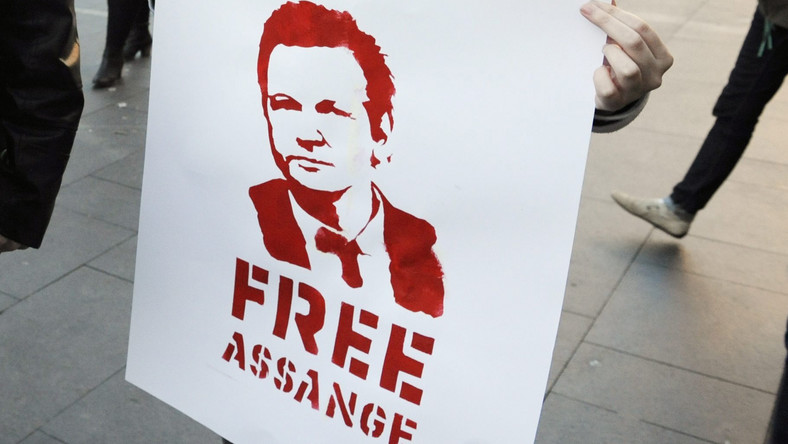 Rząd brytyjski chce "polubownego rozwiązania" dyplomatycznego impasu w stosunkach z Ekwadorem, wywołanego przyznaniem ze względów humanitarnych azylu założycielowi demaskatorskiego portalu Wikileaks Julianowi Assange'owi - twierdzi BBC.