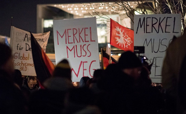 "Zamknąć granice". Demonstracje zwolenników i przeciwników polityki migracyjnej Merkel