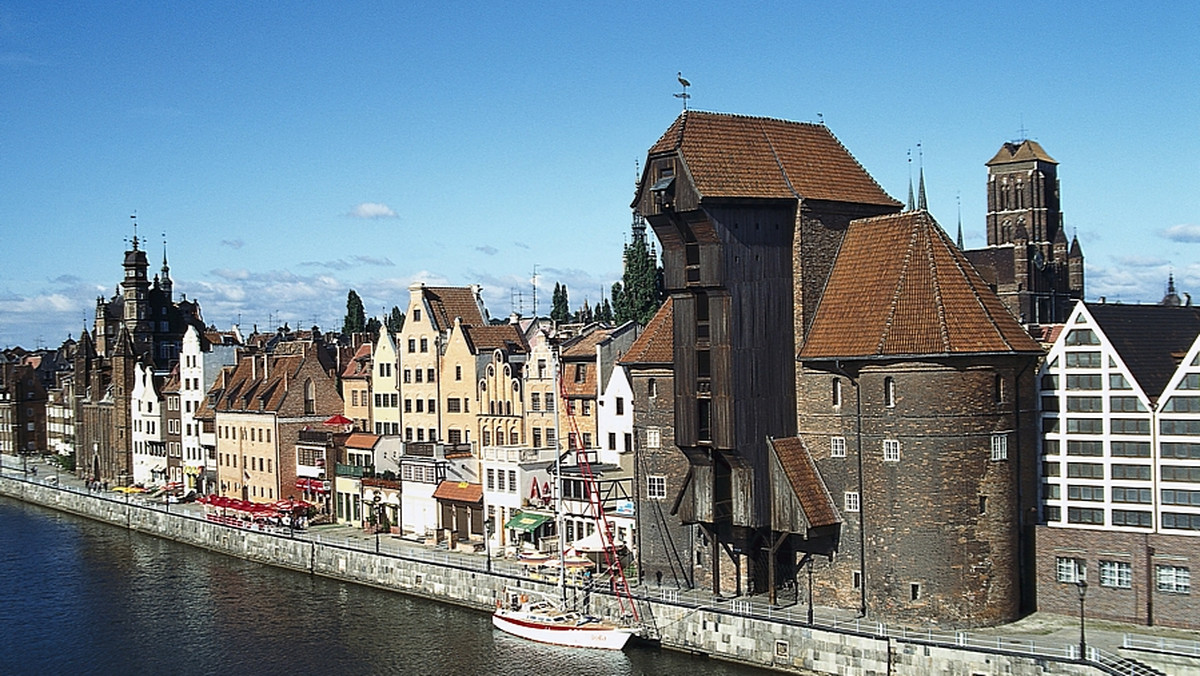 Gdańsk, Pomorze i cała Polska głowią się, jak przy pomocy Euro 2012 poprawić obraz kraju w oczach obcokrajowców. Zaczarować Hiszpanów, Włochów, Irlandczyków i Chorwatów, ale też wszystkich kibiców, chcemy przy pomocy kilku poprawiających wizerunek programów. Czy to wystarczy, by zrealizować ambitne plany?