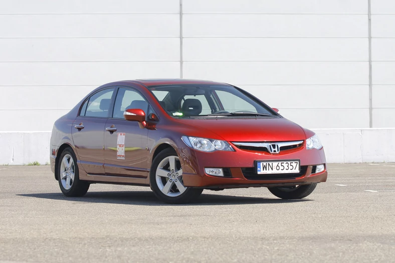 Honda Civic kontra Toyota Corolla: pojedynek używanych rodzinnych sedanów