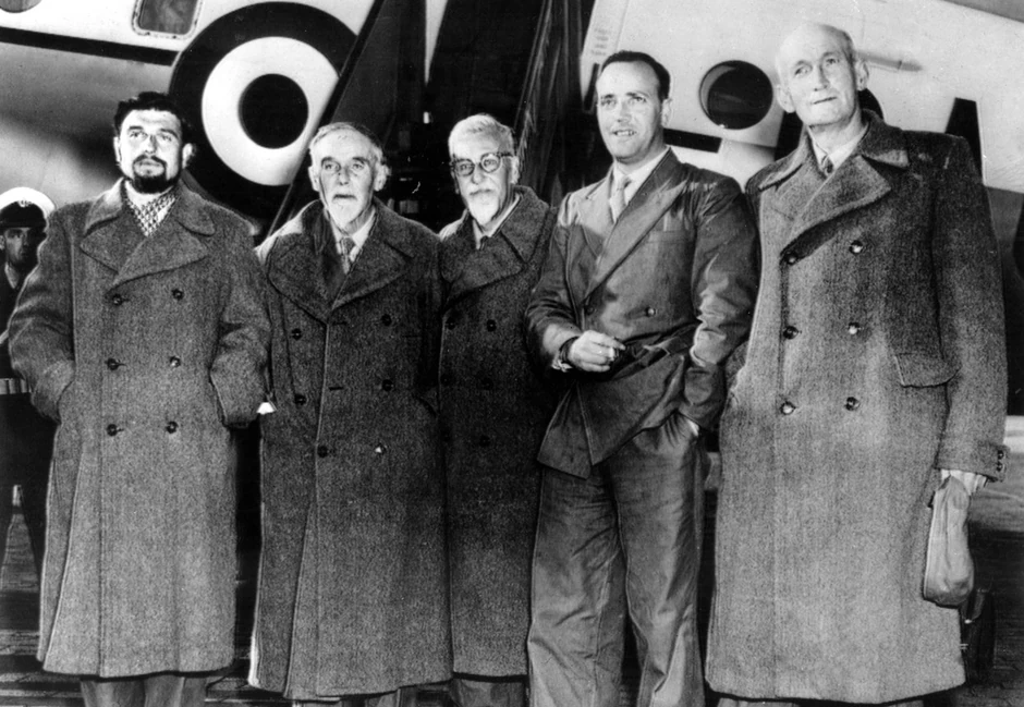 Džordž Blejk (L) među oslobođenima iz Severne Koreje po dolasku u Berlin 1953.