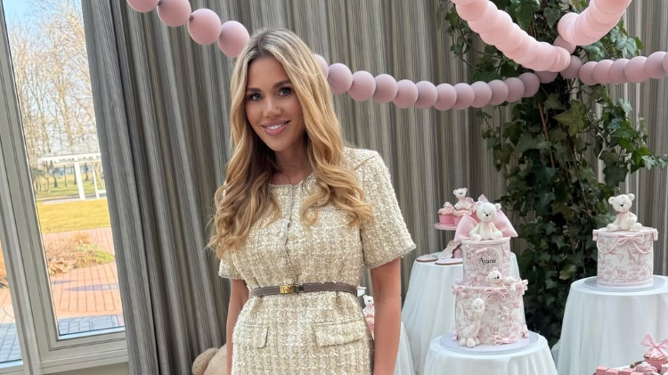 Laura Vizváryová na krstinách dcérky Plačkovej zaspievala.