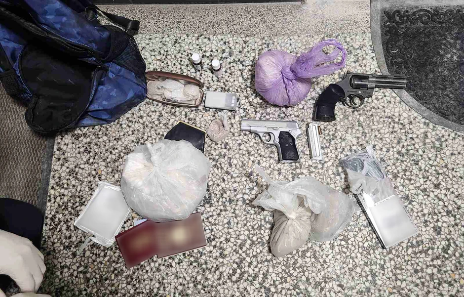 Zaplenjeni narkotici i oružje