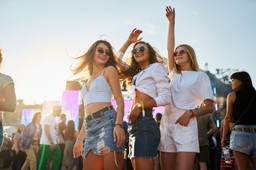 czy działalność rapera to usługa kulturalna zwolniona z vat?