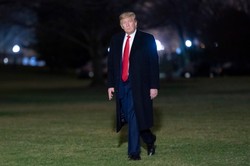 Niemieckie media: Trump nie chodzi do kościoła, a potrafi przekonać chrześcijan i Żydów