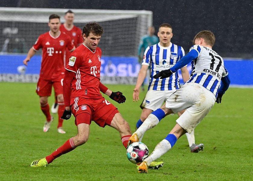 Bayern pokonał w piątek Herthę 1:0 i... został w Berlinie do soboty