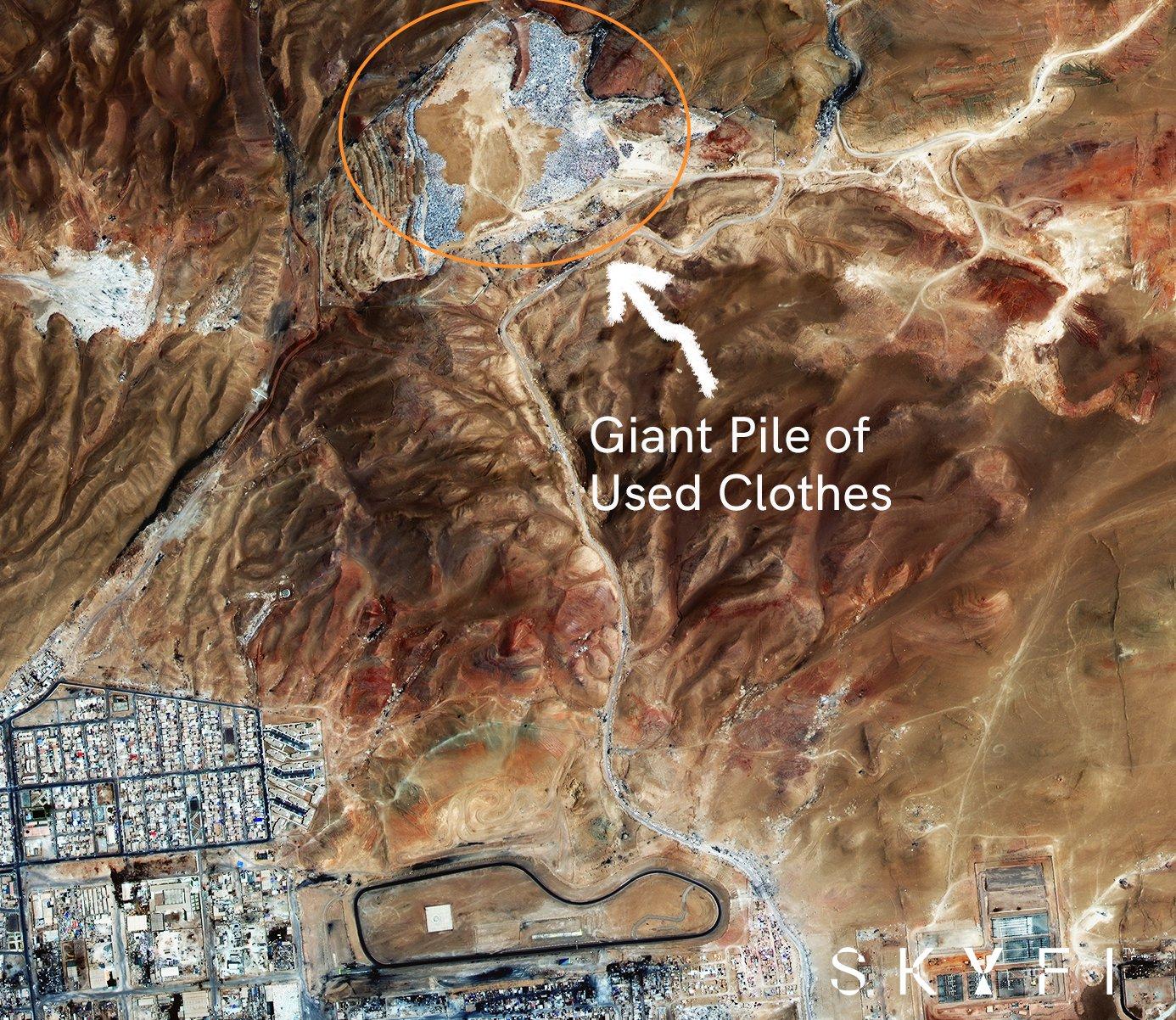 Púšť Atacama je pokrytá oblečením.