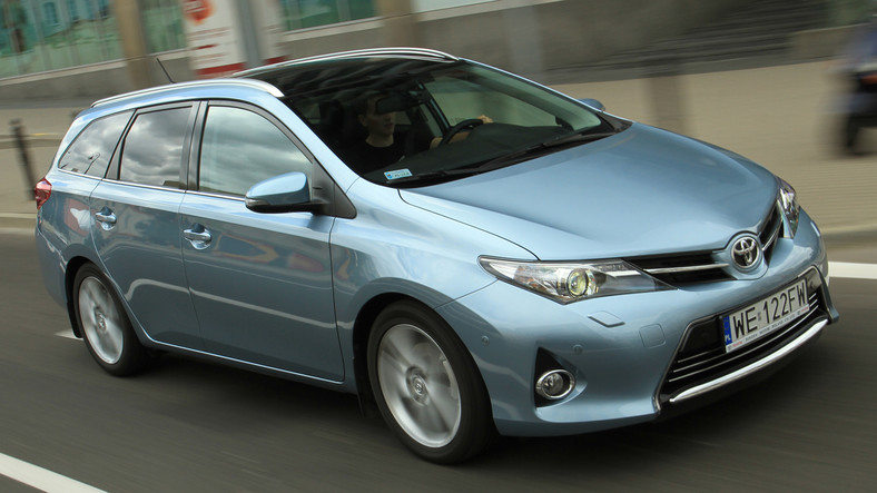 Toyota Auris II TS (od 2013 r.)/2014 r. za 37 900 zł