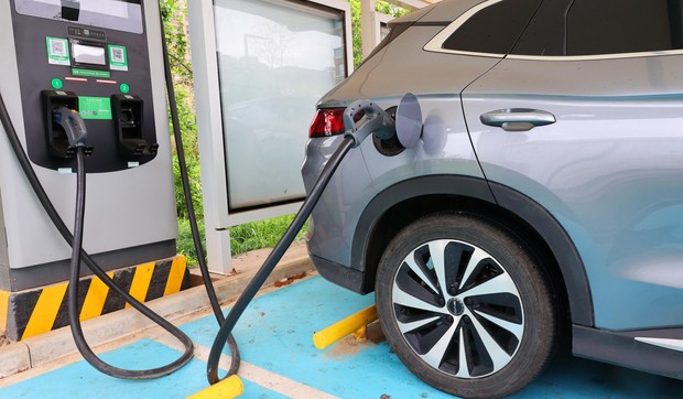 Energetska kriza ubrzava prelazak Evrope na solarne sisteme i električna vozila