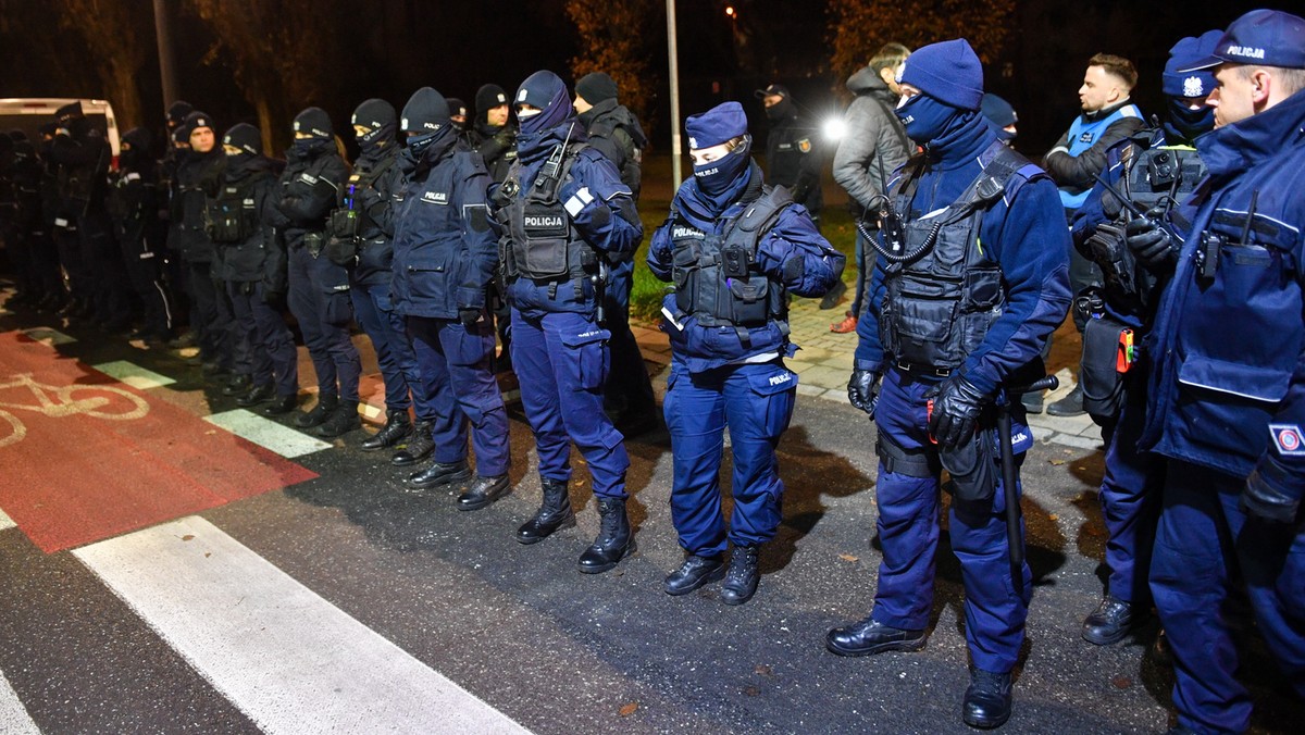 Zniknęli sprzed domu Jarosława Kaczyńskiego. Były policjant reaguje