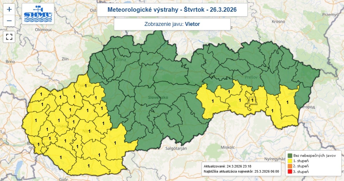 Výstraha prvého stupňa pred silným vetrom je pre žltou farbou označené okresy na západe Slovenska vydaná na štvrtok 26. marca 2026 počas celého dňa a pre žlté okresy na juhovýchode krajiny bude platiť od 20.00.