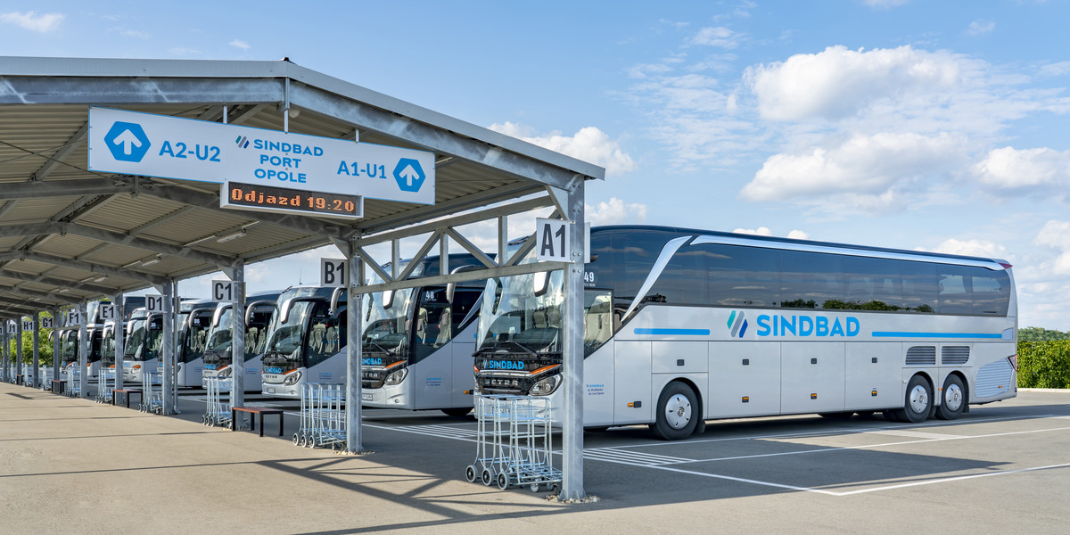 Sindbad jest jedną z największych firm przewozowych w Europie, a w Polsce liderem wśród przewoźników autokarowych, obsługując rocznie ponad milion pasażerów.