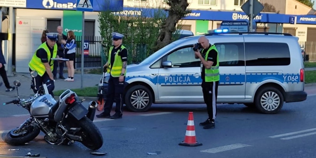 Groźny wypadek w Radomiu. Motocyklista trafił do szpitala.