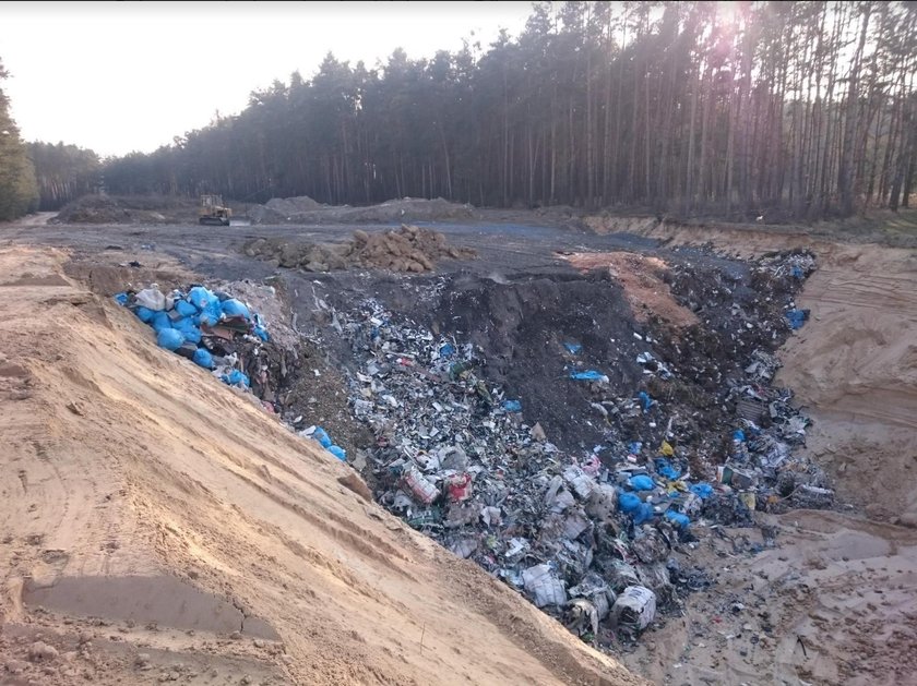 Rowerzyści odkryli coś strasznego w lesie pod Ostrowem