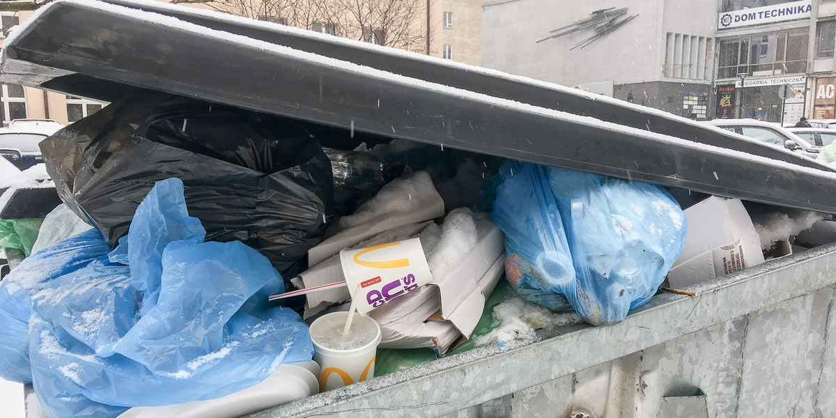 Sejm znowelizował ustawę śmieciową, opowiadając się za wzrostem opłat za odpady niesegregowane, a także droższymi foliówkami wydawane w sklepach