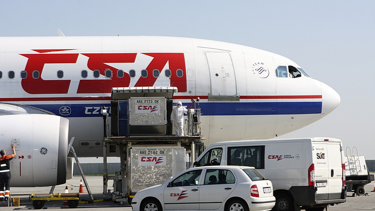 Piloci czeskich linii lotniczych CSA już drugi dzień strajkują przeciw decyzjom kierownictwa firmy, mającym na celu restrukturyzację państwowej spółki. W piątek rano odwołano osiem lotów. Na praskim lotnisku Ruzynie występują utrudnienia.