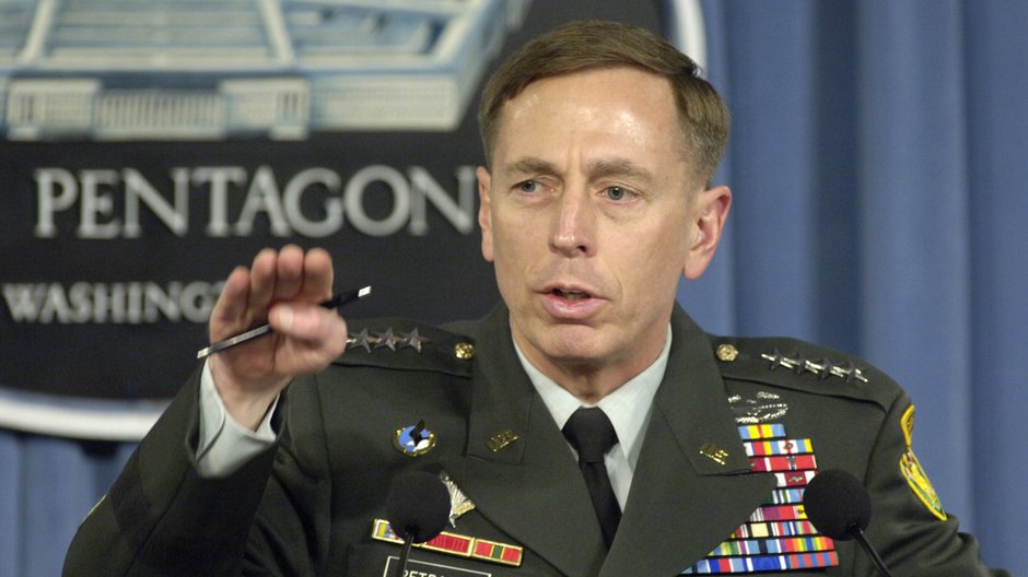 David Petraeus jako głównodowodzący sił USA w Iraku (zdjęcie z 2007 r.)