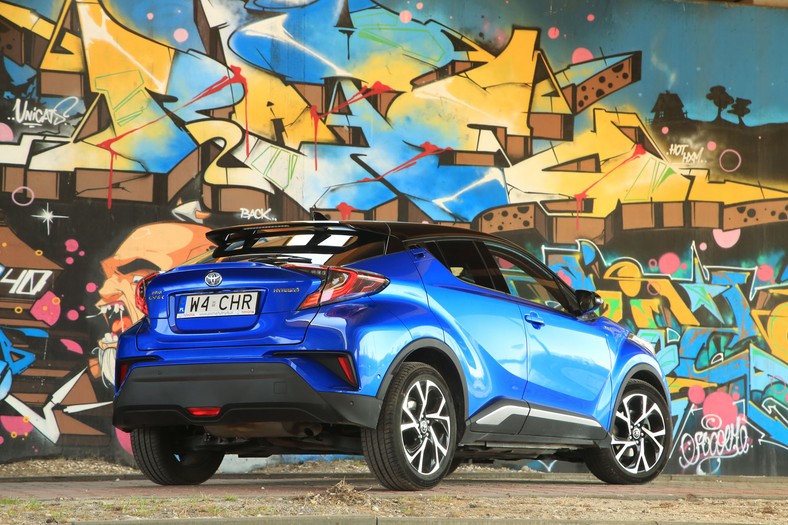 Toyota CHR Hybrid dobrze wygląda i jest oszczędna (test