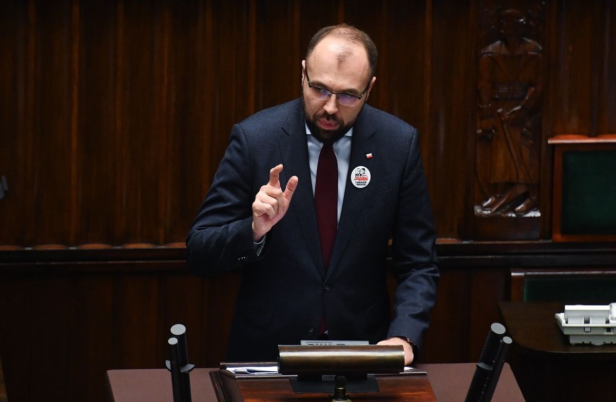 Krzysztof Szczucki przemawia z sejmowej mównicy