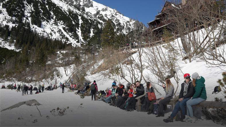 Tatry Sloneczna Pogoda Przyciagnela Turystow Tlumy Nad Morskim Okiem Podroze