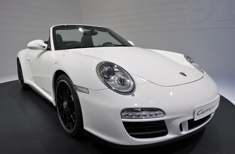 Paris Motor Show - od 2 października będzie można oglądać samochody najlepszych marek – Porsche SE 911 Carrera GTS.  Fot: Antoine Antoniol/Bloomberg