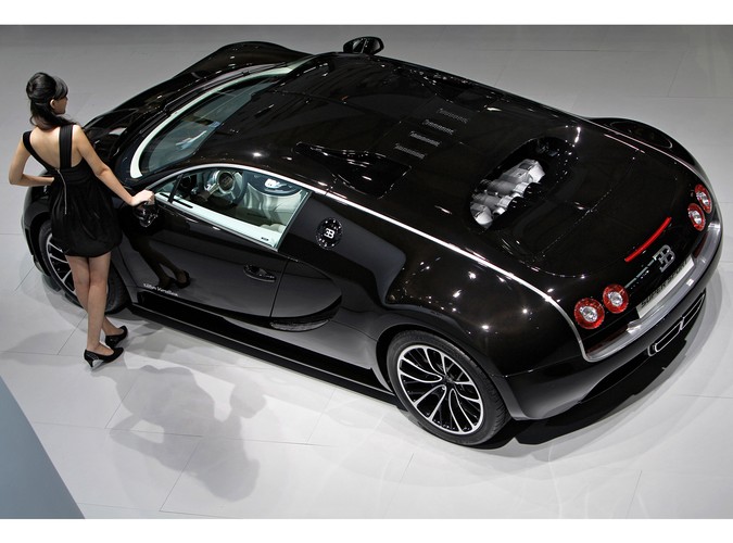 Salon samochodowy w Szanghaju... Jest na czym zawiesić oko :)