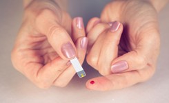 Przemilczana nawet przez bliskich choroba. Raport pokazuje skalę problemu