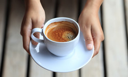 Co się dzieje, gdy pijesz kawę po południu? Cztery przykre skutki uboczne