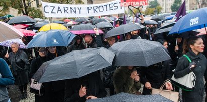 Czarny protest pod domem Kaczyńskiego