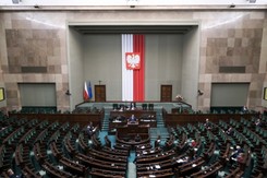 Sejm uchwalił nowelę ustawy o Sądzie Najwyższym. Opozycja wstrzymała się od głosu