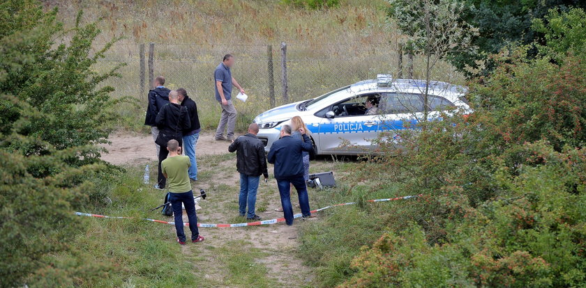 Pokazał, jak zastrzelił Czarka. Policjant na wizji lokalnej