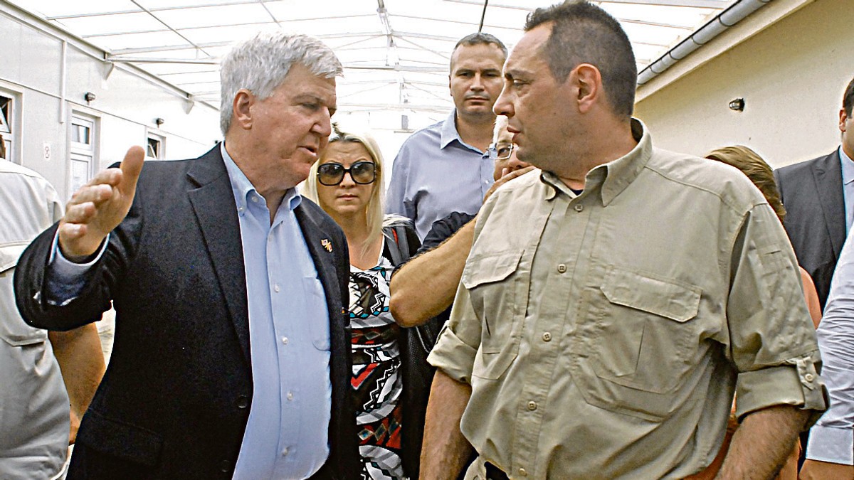 DOVEO AMBASADU U VEZU SA NAĐENIM ORUŽJEM Vulin izjavama ruši odnose s ...