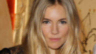 Olśniewająca Sienna Miller w koronkowej sukience