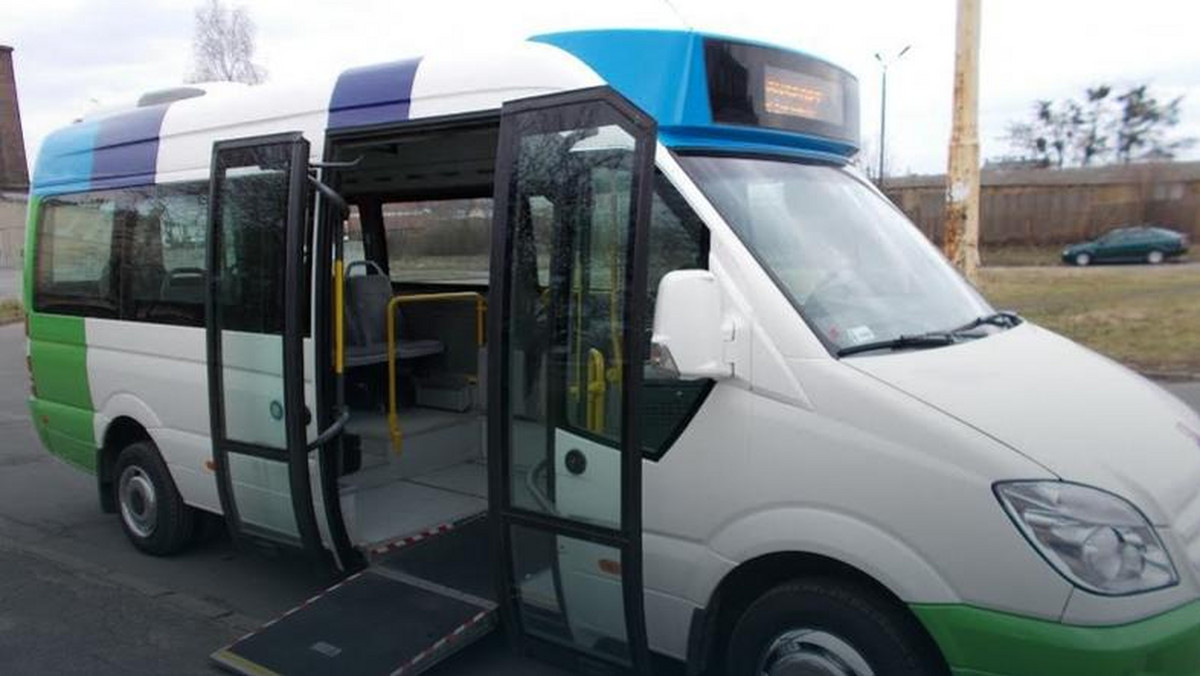 Już blisko 10 tysięcy osób skorzystało z możliwości wezwania autobusu na jeden ze specjalnie przygotowanych przystanków w szczecińskich Podjuchach. Zachęcony sukcesem ZDiTM przygotował kolejne lokalizacje. Jest też szansa, by "autobus na telefon" jeździł w weekendy.