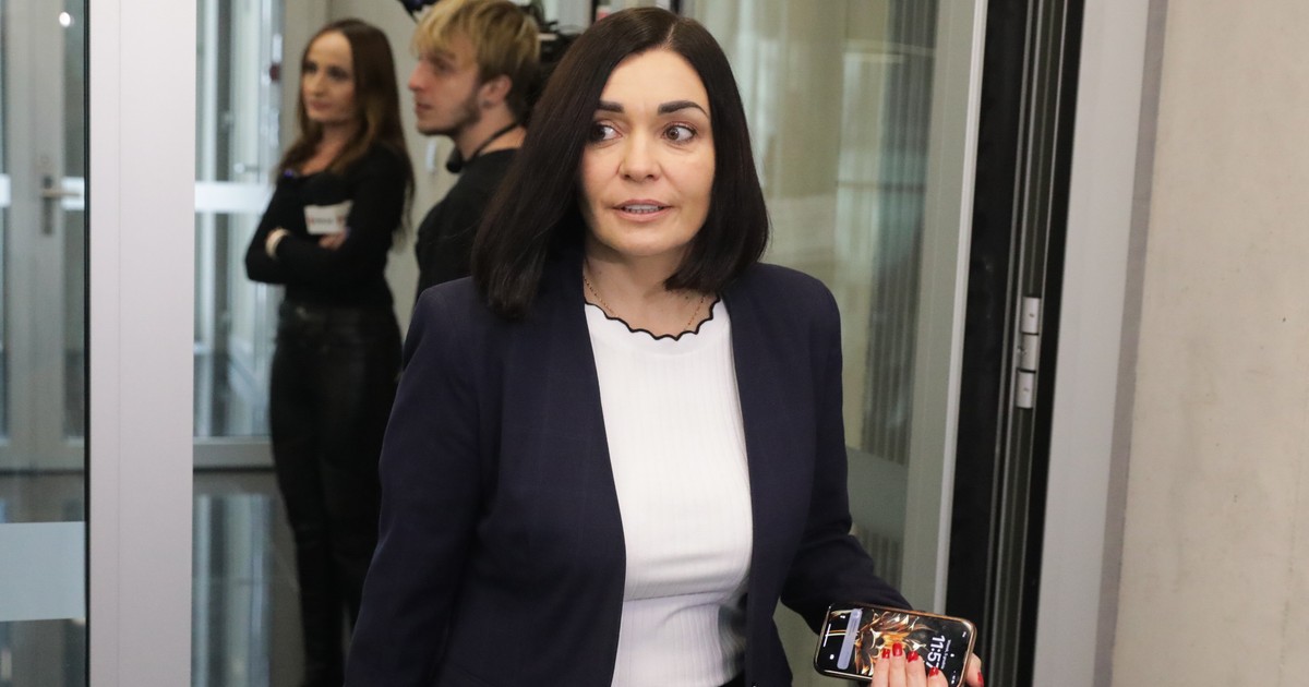Ma rozliczać służby PiS, a broniła Kamińskiego
