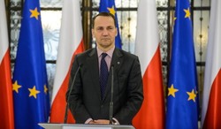 Sikorski o "znikającej ustawie": Straty kilkadziesiąt milionów, nie trzy miliardy