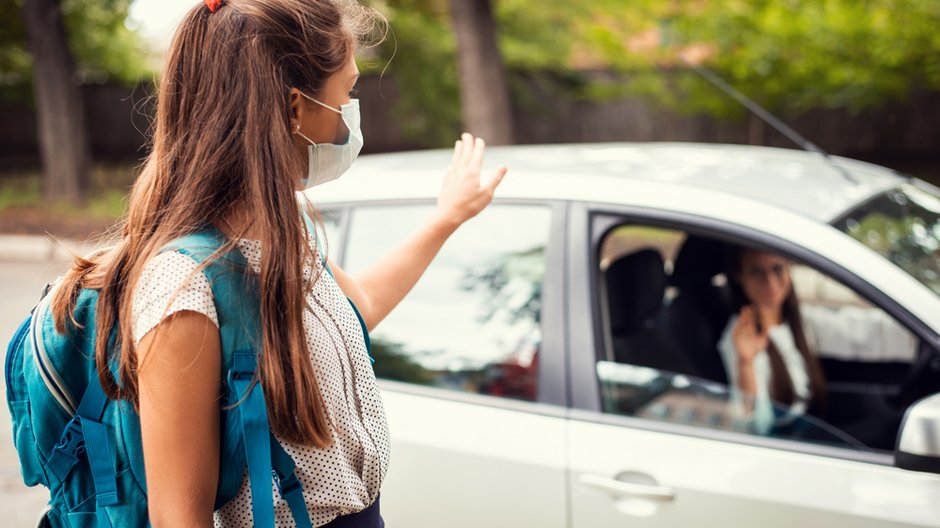 Ekspert o wzroście zakażeń: koronawirus dotyka coraz młodszych pacjentów