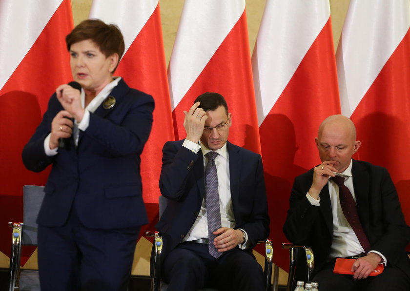 Ministrowie kombinują, jak zmusić Polaków do dłuższej pracy