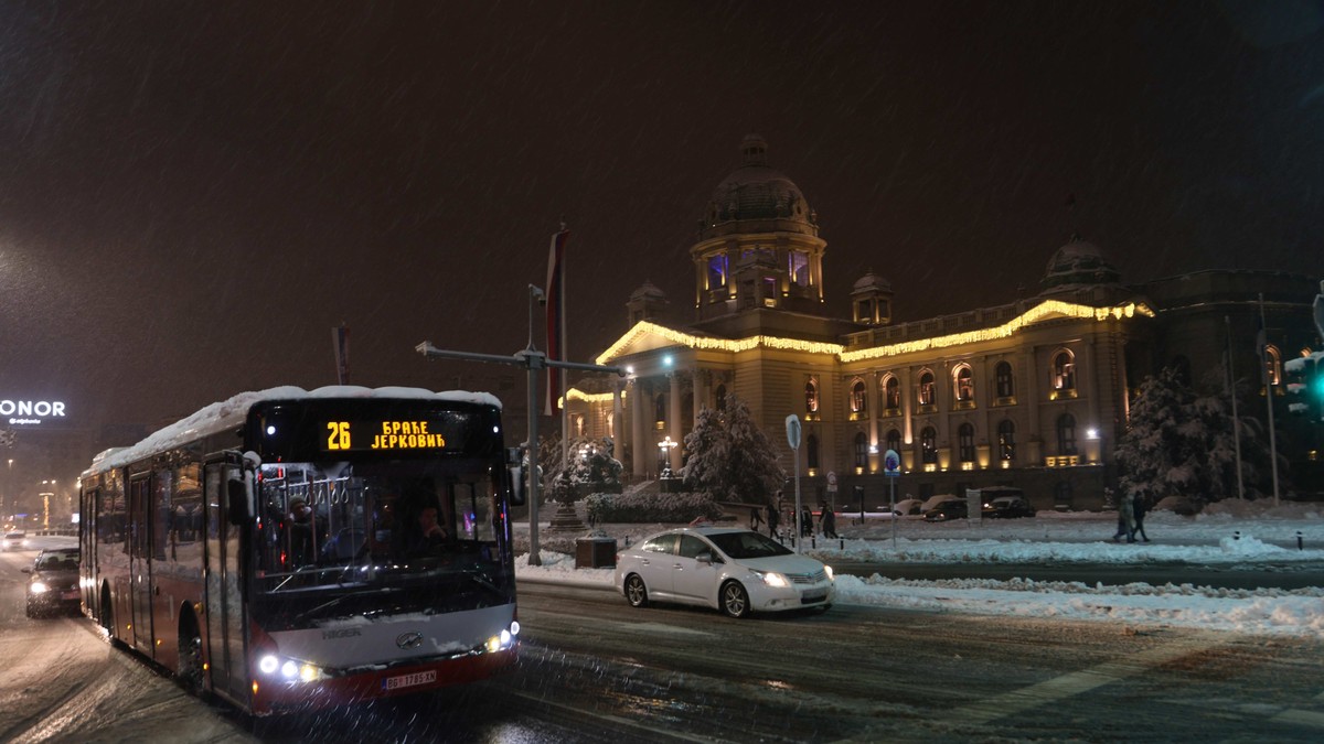 trg Nikole Pašića ponovo otvoren za saobraćaj