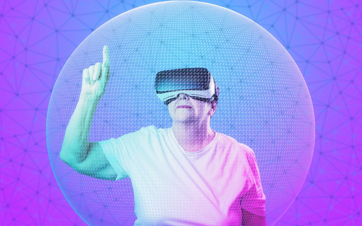 Emeryci podbijają świat cyfrowy. Spędzają więcej czasu przed ekranami niż ich wnuki