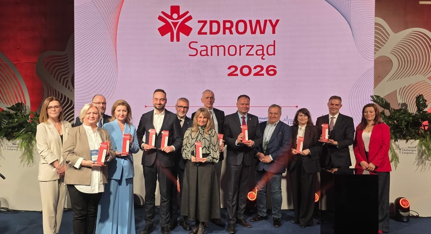 Wręczenie nagród odbyło się podczas XI Kongresu Wyzwań Zdrowotnych w Katowicach. W środku Joanna Nyczak.