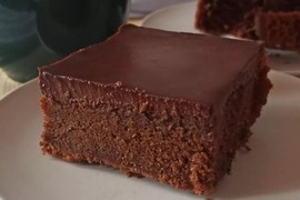 Kremaste BEČKE KOCKE su brz, jednostavan i NAJBOLJI ČOKOLADNI KOLAČ: Gotove su za pola sata, a sve sastojke već imate u kuhinji