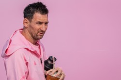 Lionel Messi rozczarował kibiców. Cały mecz siedział na ławce rezerwowych