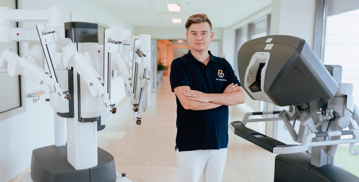 Dr n. med. Paweł Salwa – Urolog, Kierownik Oddziału Urologii w Szpitalu Medicover, ekspert w zakresie robotyki w urologii