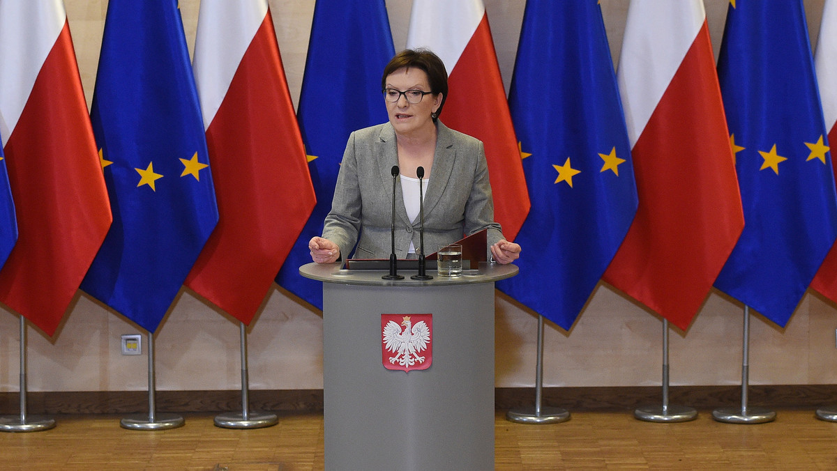 Polska przedstawi nową liczbę uchodźców, jaką nasz kraj mógłby przyjąć - zadeklarowała premier Ewa Kopacz, odnosząc się do sytuacji związanej z coraz większym napływem do Europy imigrantów. Dodała, że dotychczas zadeklarowaliśmy przyjęcie 2200 osób.