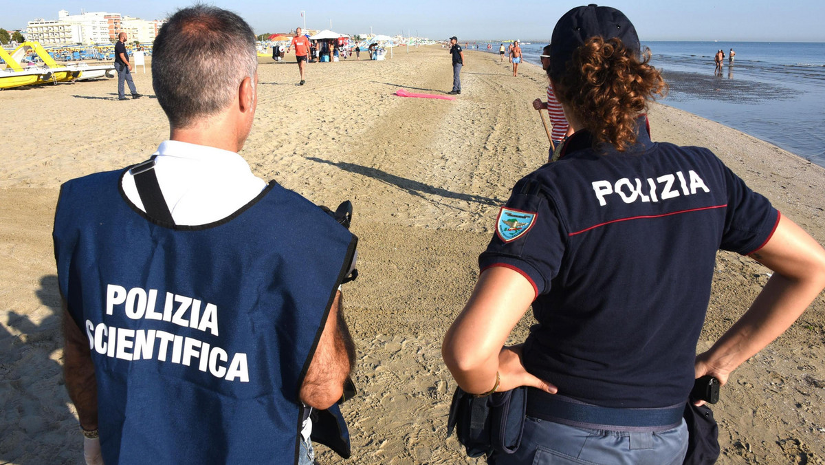 Śledczy prowadzący dochodzenie w sprawie napadu na polskich turystów w Rimini we Włoszech mają nazwiska około 20 osób, wśród których, jak przypuszczają, są poszukiwani czterej sprawcy brutalnego gwałtu i pobicia - podała stacja tv Sky TG24.