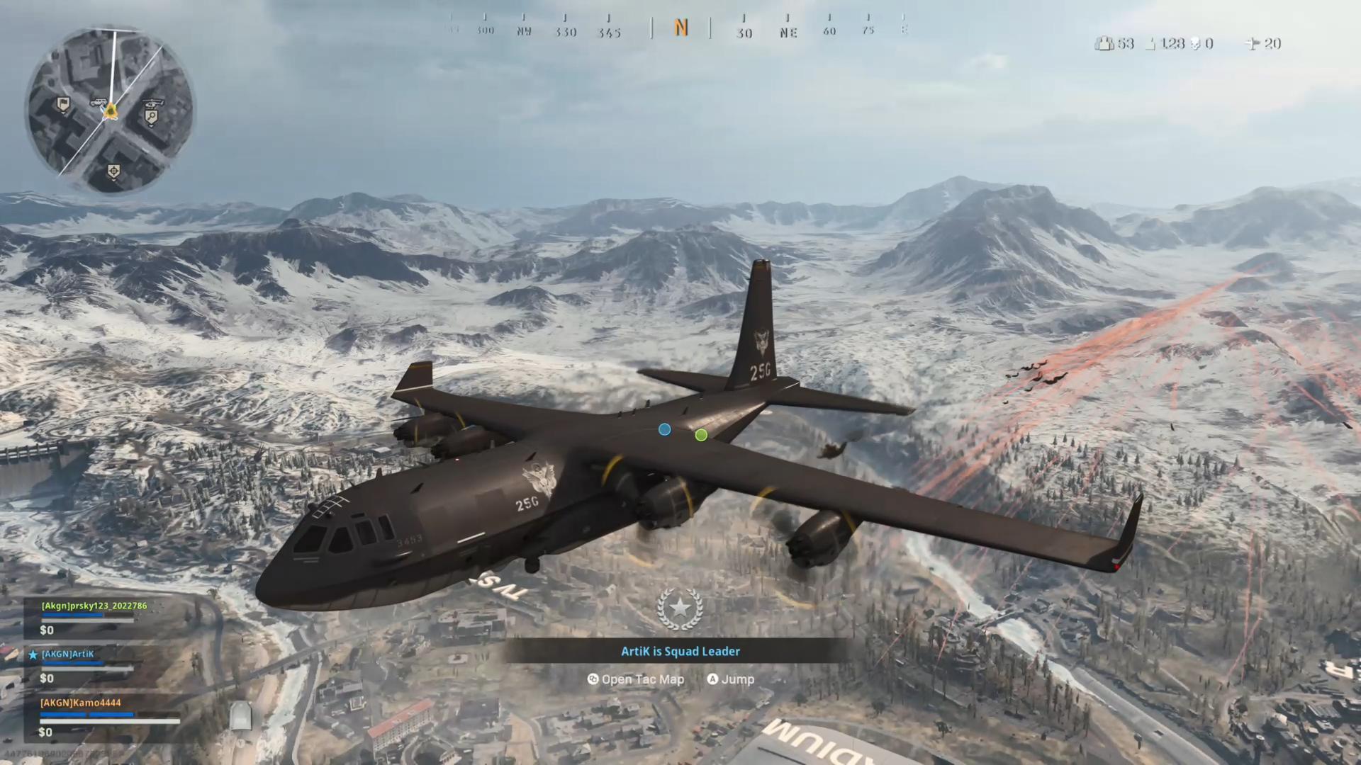Hra začína už tradičným zoskokom z lietadla.