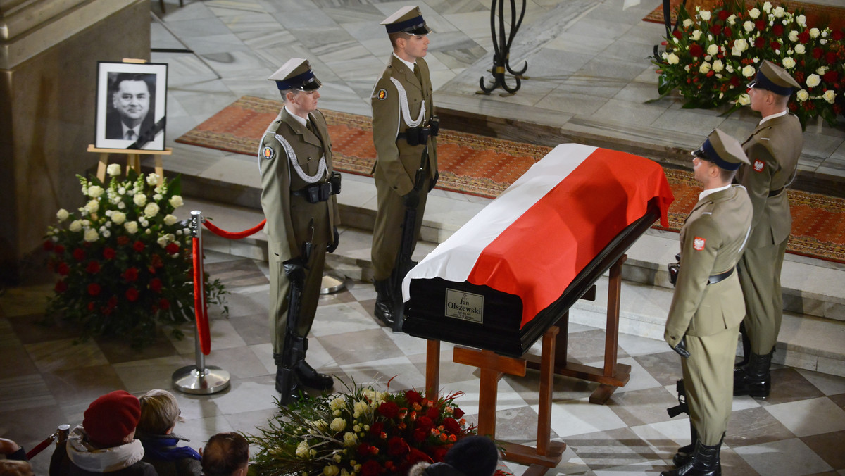 Dziś w Warszawie odbywają się uroczystości pogrzebowe Jana Olszewskiego - premiera w latach 1991-1992, antykomunistycznego działacza opozycji i obrońcy w politycznych procesach w PRL. Zasłużony polityk i adwokat zmarł 7 lutego w wieku 88 lat.