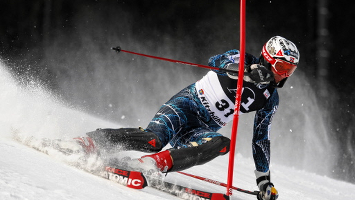 Aksel Lund Svindal wygrał superkombinację podczas odbywających się w Val d'Isere mistrzostw świata w narciarstwie alpejskim. Niezwykłego wyczynu dokonał Francuz Julien Lizeroux, który po zjeździe zajmował 22. miejsce, a ostatecznie wywalczył srebrny medal!
