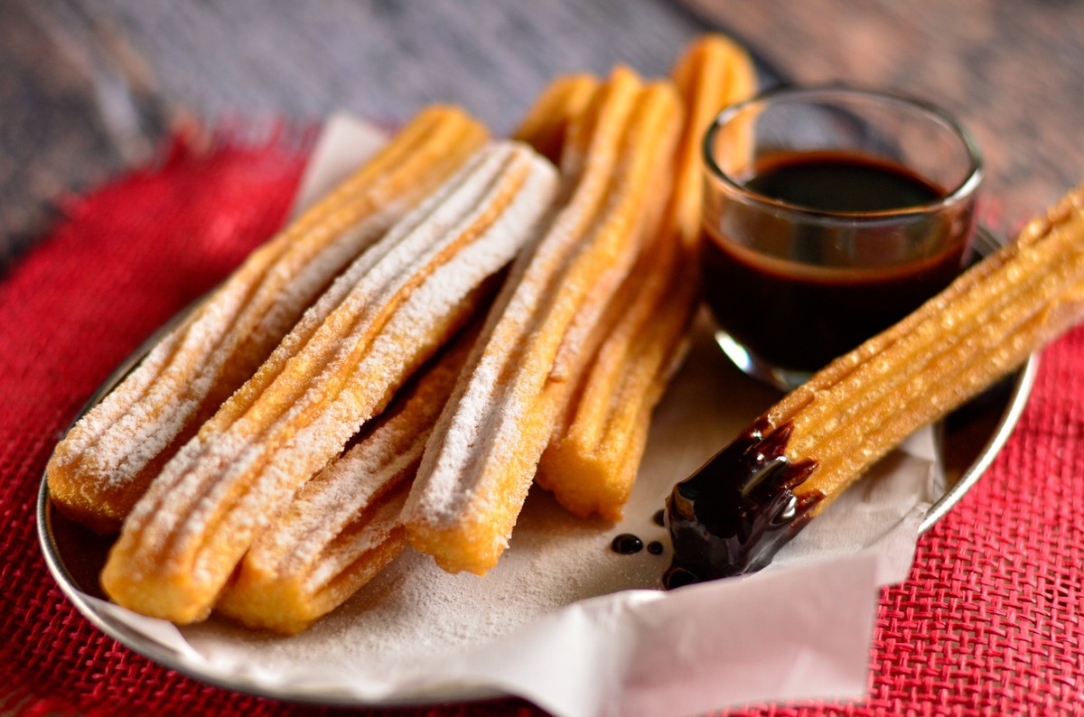 Churros z czekoladą to dobry pomysł nie tylko na tłusty czwartek.